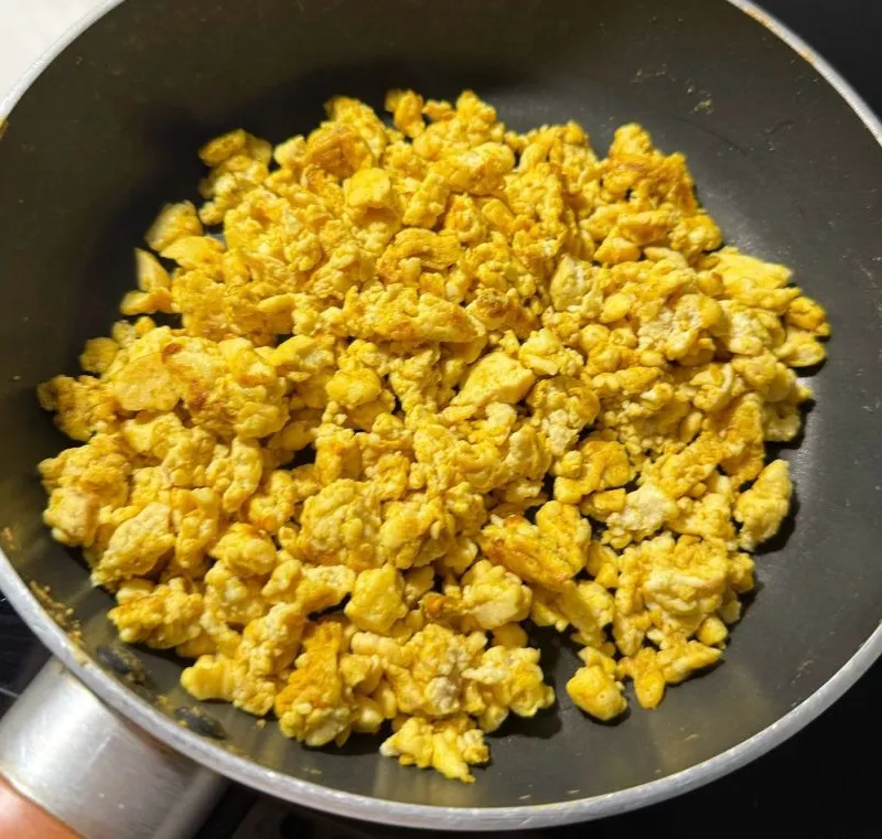 Scrambled_Tofu_with_Egg__Tumeric_900.jpg